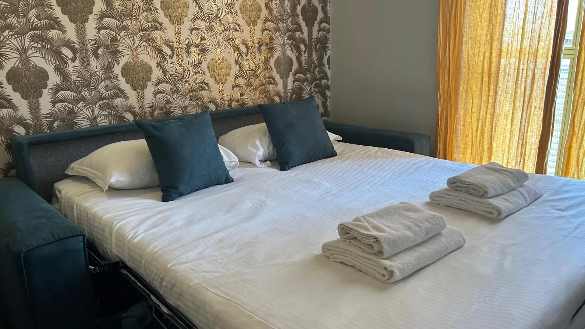 Cavour Urban Rooms By Ghor Roma İtalya