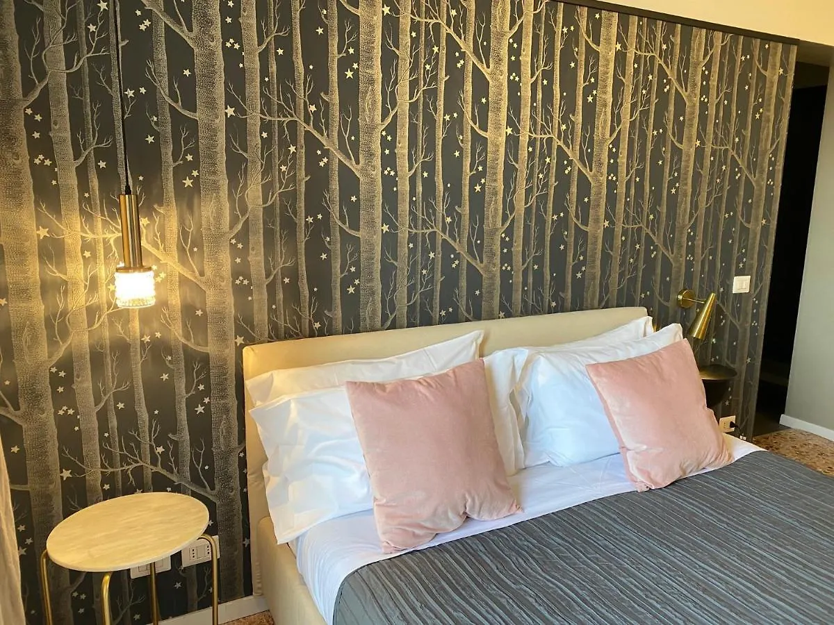 ** Konukevi Cavour Urban Rooms By Ghor Roma İtalya